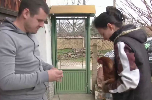 Теодор се премести на село, събра 350 яйца и ги продаде за 15 минути ВИДЕО