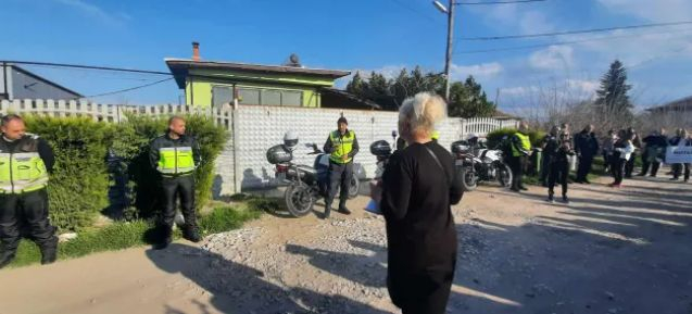 Пред дома на близнаците от Цалапица е страшно, почернената майка на Митко с нови разкрития 