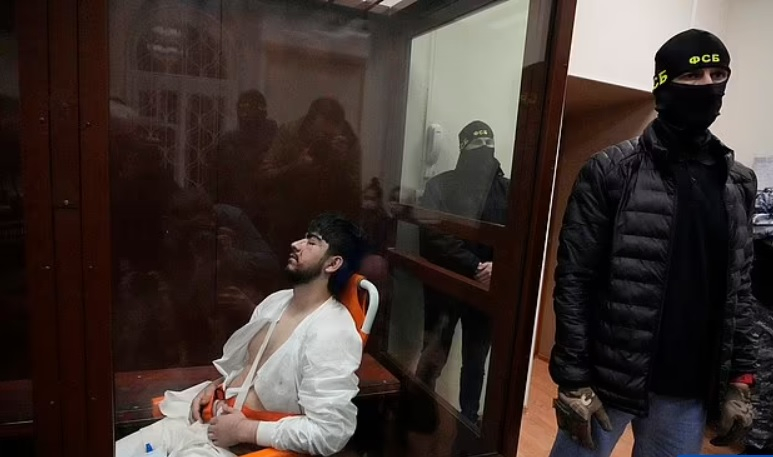 Четиримата терористи от кървавия атентат в Москва се явиха пред съда ВИДЕО