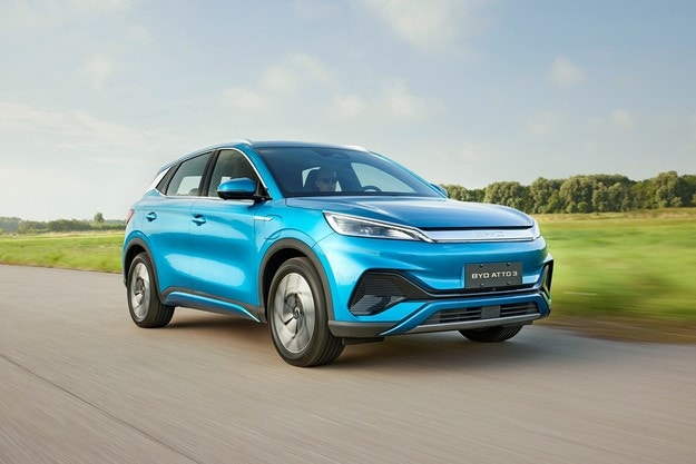 Китайският убиец на Tesla отваря магазин на хвърлей от нас