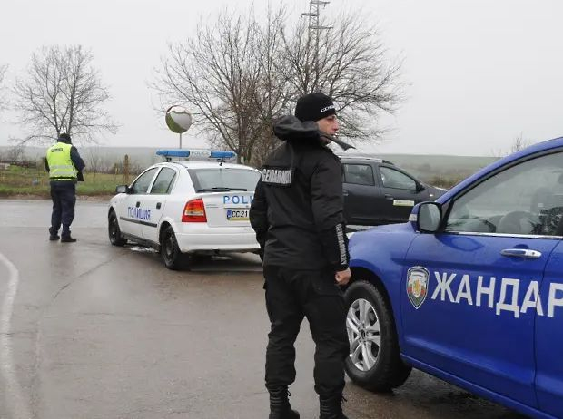 Първо в БЛИЦ! Полицията удари известните крими герои Мръвката и Патката при акцията в Челопеч