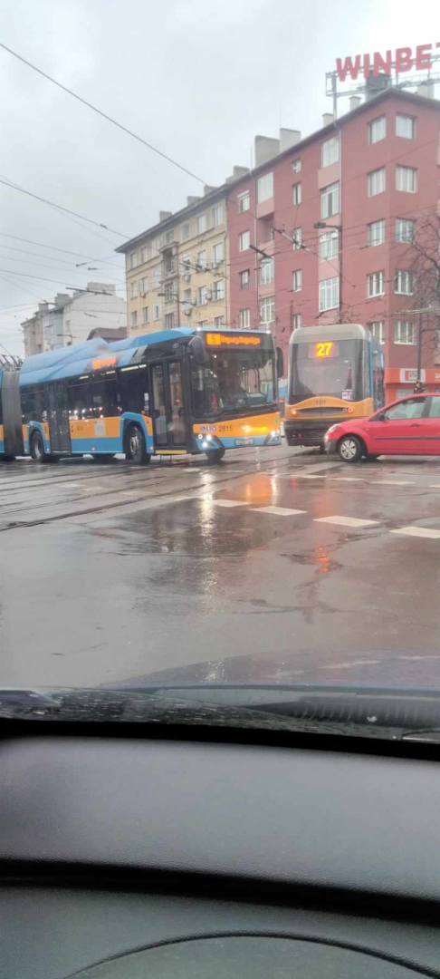 Първо в БЛИЦ! Извънредна ситуация на "Петте кьошета" в София СНИМКИ