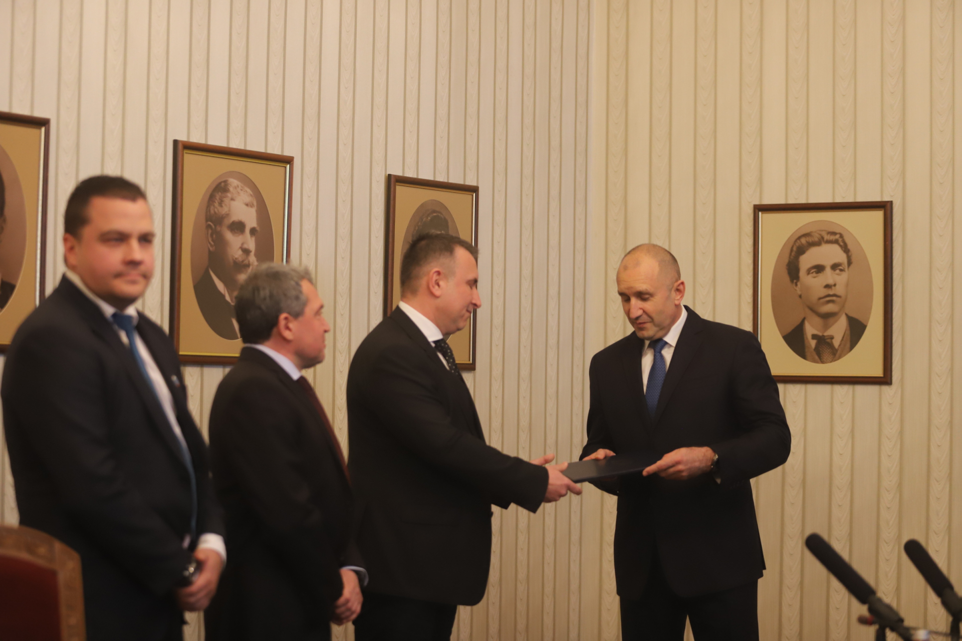 Радев с важна новина след бомбата от Слави Трифонов