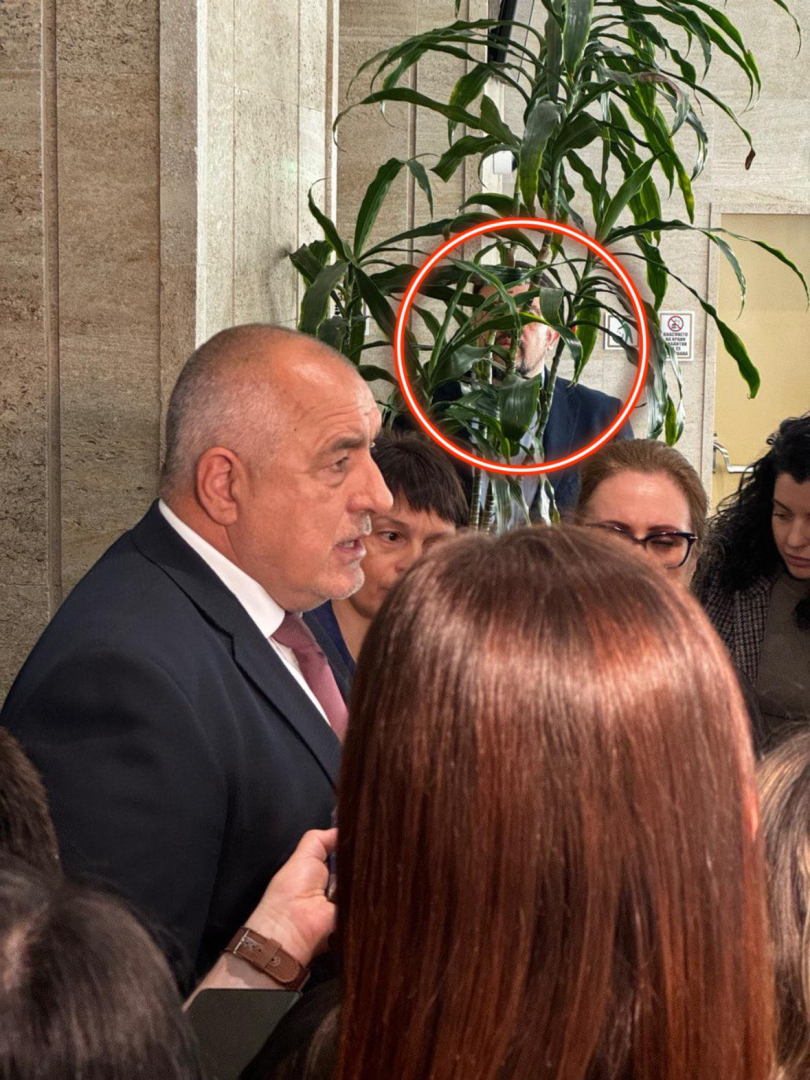 Скандална шпионска СНИМКА от НС, на прицел е Борисов