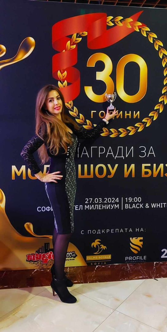 Едно от нежните остриета на БЛИЦ стана "Журналист на годината"!