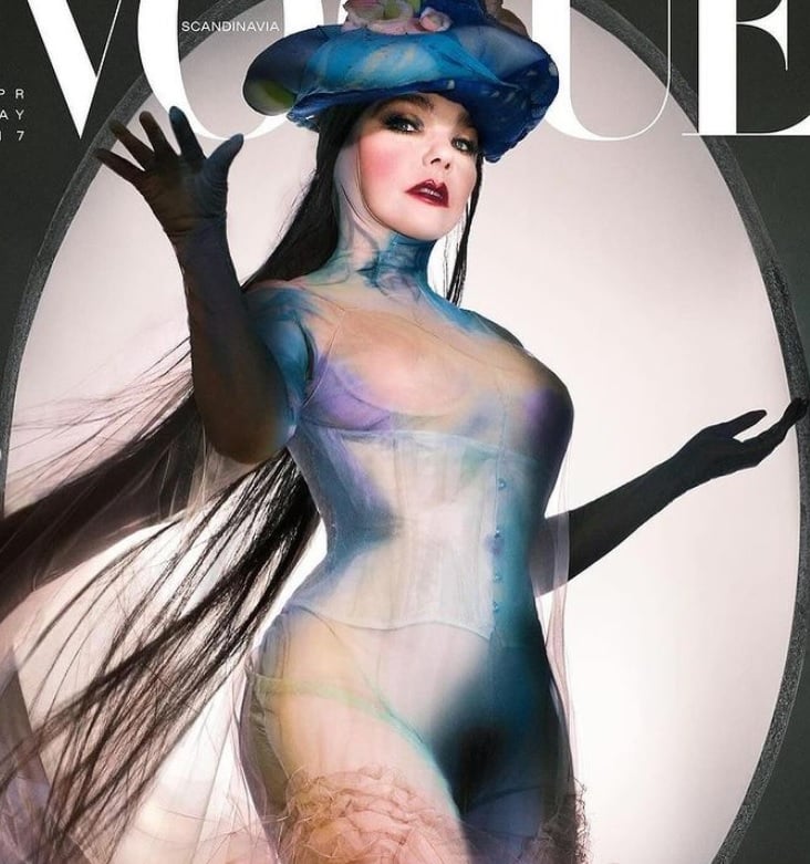 Роклята на годината: Бьорк участва в уникална фотосесия за Vogue СНИМКИ