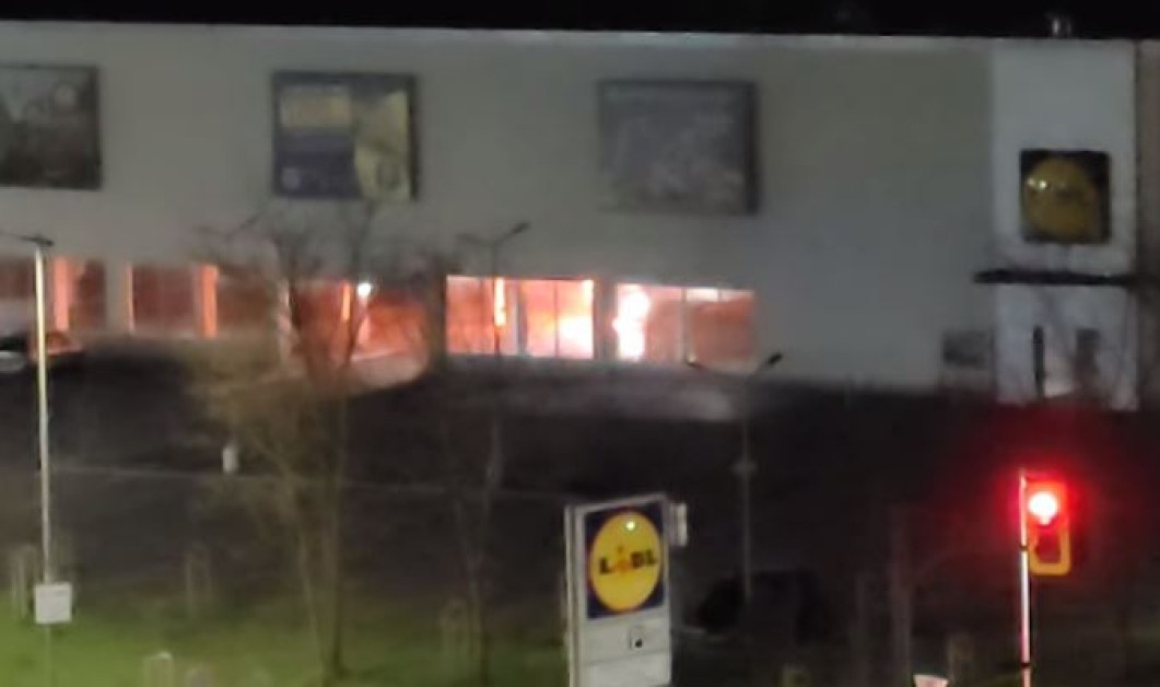 Ад в голяма верига хранителни магазини в столичния кв. "Св. Троица" СНИМКА