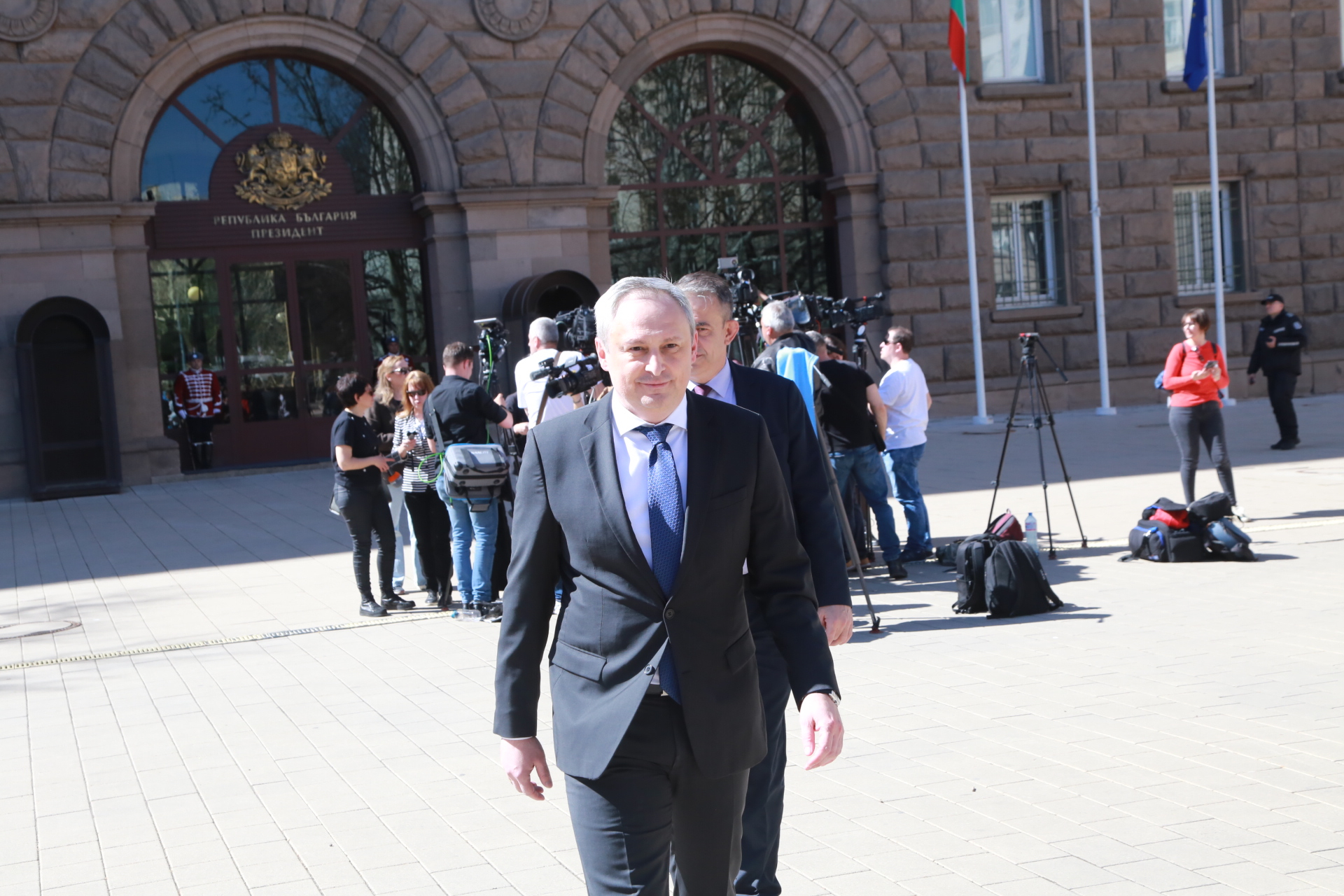 Потенциален служебен премиер призна за сложен момент на "Дондуков" 2 СНИМКИ