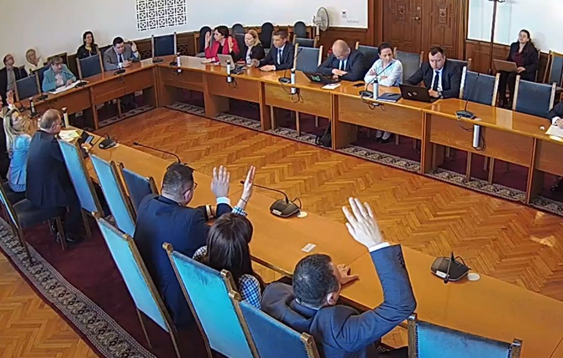 Издадоха се: НС загатна със спешен ход кой ще е служебният премиер