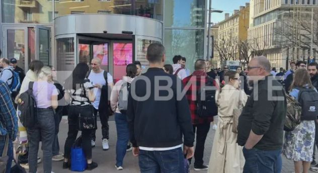 Извънредна ситуация в столичен мол, евакуираха всички хора СНИМКИ 