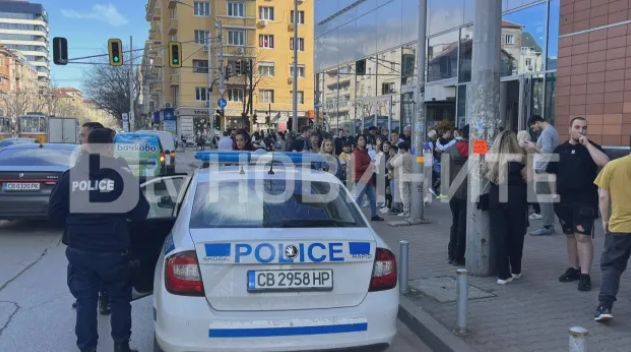 Извънредна ситуация в столичен мол, евакуираха всички хора СНИМКИ 