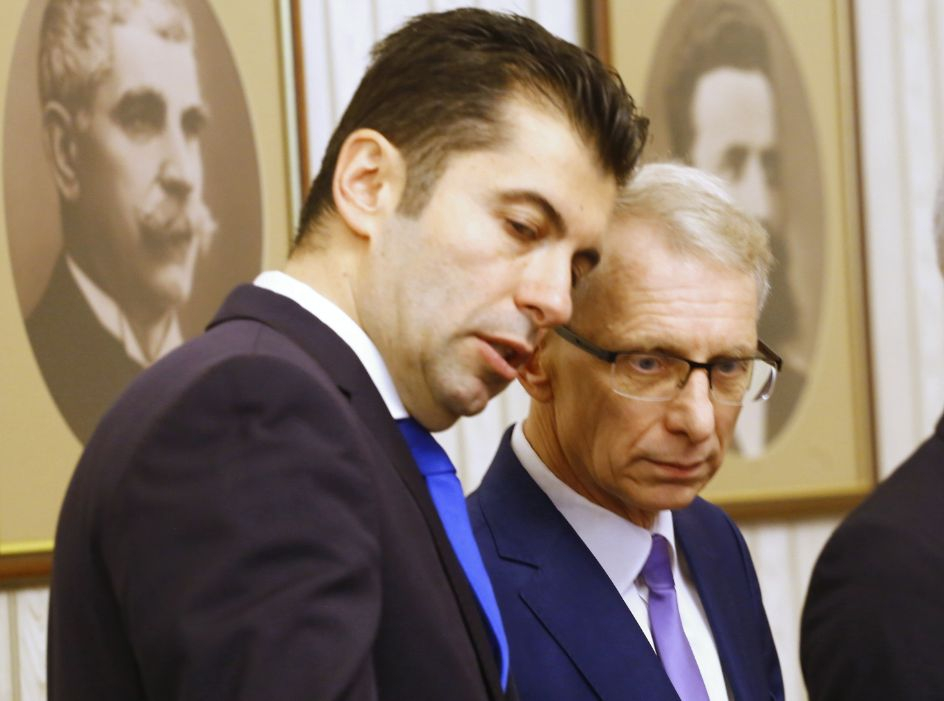Денков посърна, посякоха го жестоко