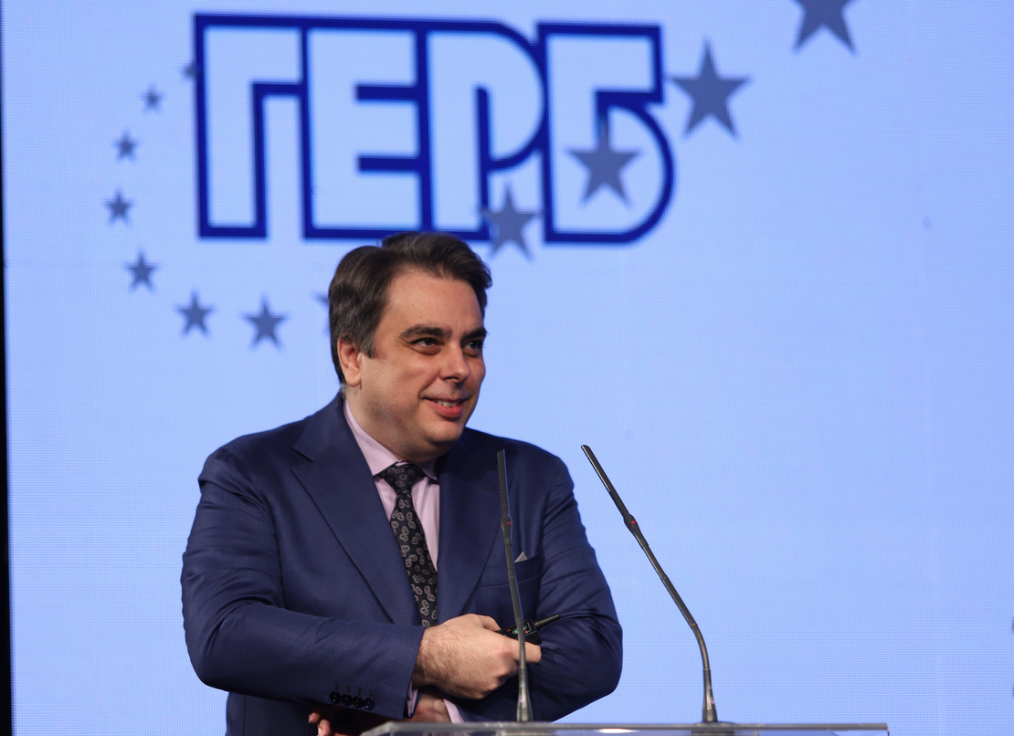 Асен Василев призова да се гласува за ГЕРБ, ако искаме да...