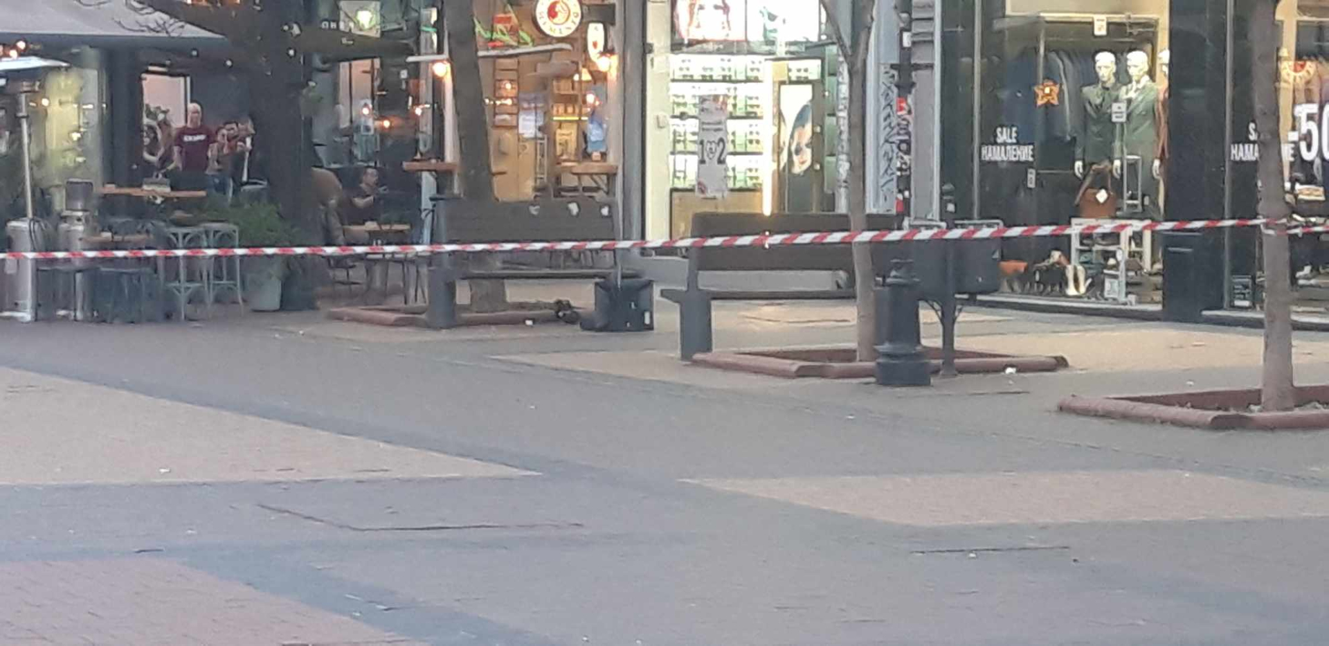 Първо в БЛИЦ! Паника на "Витошка" в София, евакуират хора СНИМКИ