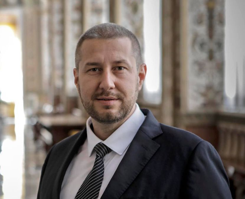 Пиарът на ГЕРБ излезе на "Витошка" и не се стърпя: Терзиев и Бонев, вие сте позор!