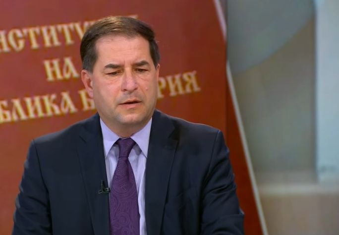 Доц. Цеков: Малката партия опитва да превземе властта, а ги видяхме със сенсея какви са