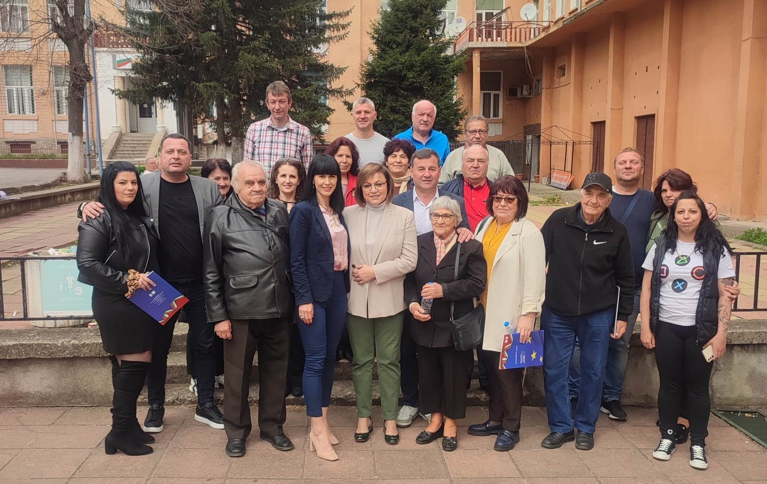 Нинова в Своге: БСП остава единствената алтернатива на заявената  нова сглобка след изборите