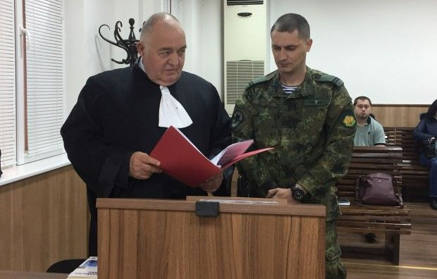 Командос закла ченге заради фаталната полицайка Люба 