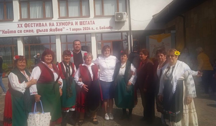 Нинова поздрави участниците в събора "Който се смее, дълго живее" в с. Байлово