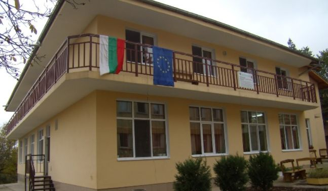 Зомбита и пиян персонал: Полицията разкри ужасии в дом за умствено изостанали хора 