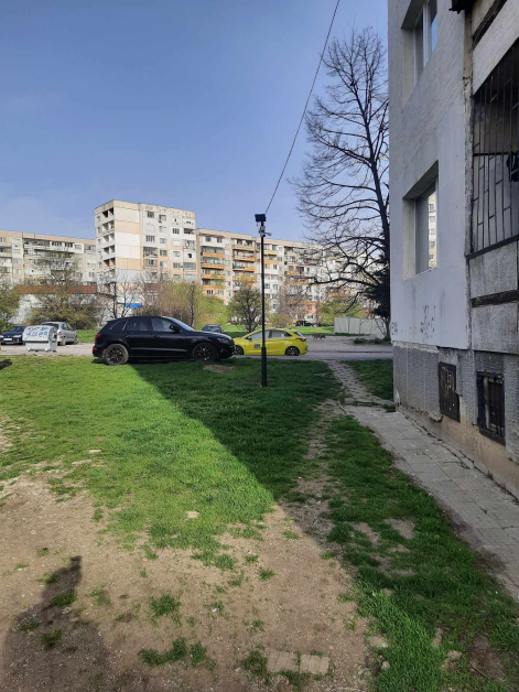 Защото е демокрация? Гъзар от "Люлин" си "набра" паркомясто, следи го с камера СНИМКИ