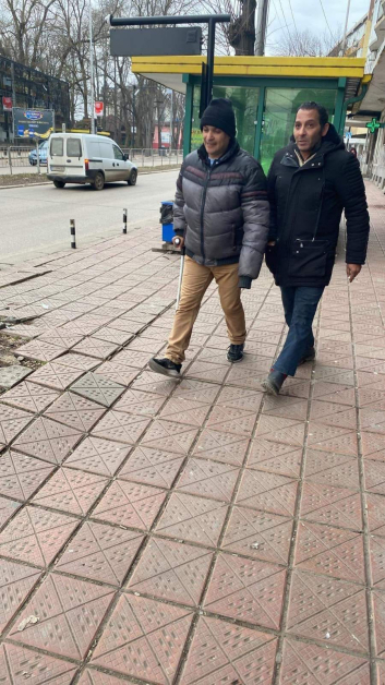 Библейско чудо в Добрич: Инвалид в количка стана и проходи