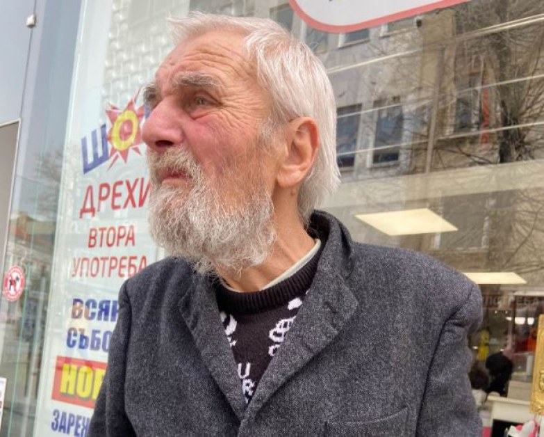 Всички плачат за съдбата на дядо Атанас