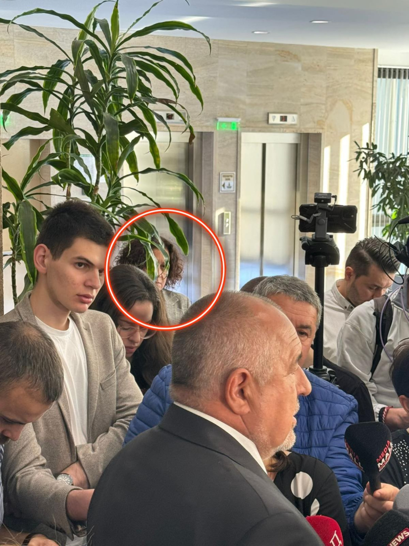 Какво става?! Нов шпионин дебне Борисов в НС! Тази СНИМКА издаде всичко