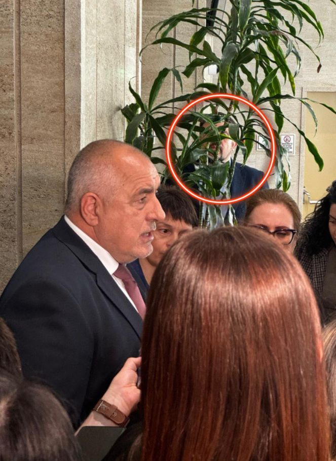 Какво става?! Нов шпионин дебне Борисов в НС! Тази СНИМКА издаде всичко