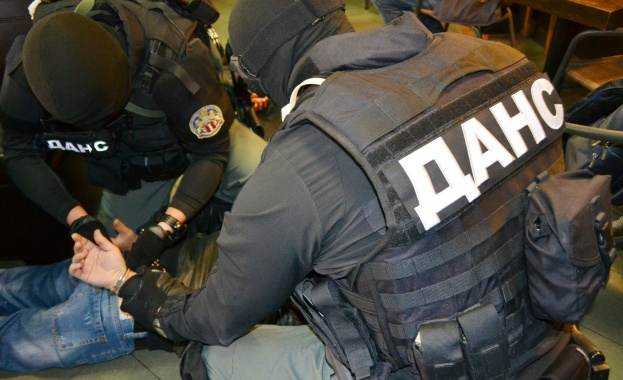 Ексклузивно в БЛИЦ! Задържаха мъж в известен столичен хотел в операцията срещу митниците