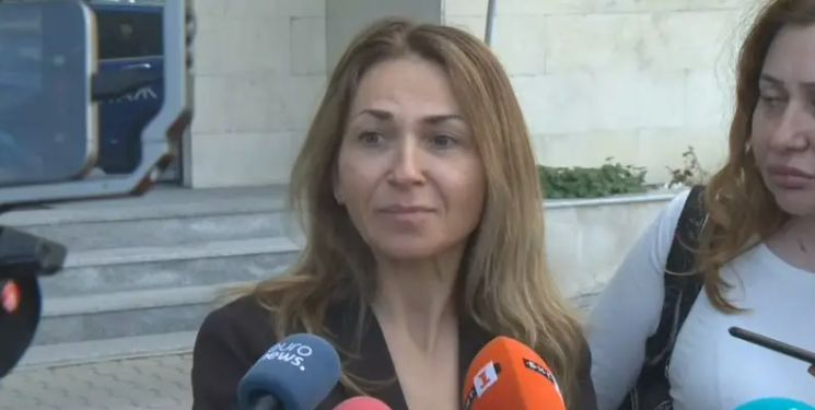 Отведоха в ареста шефката на митниците и заместника й, ченгета тарашат на още едно място 