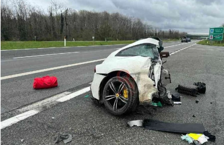 Разполовено Ferrari: Моделка и диджей загинаха в страшна катастрофа ВИДЕО