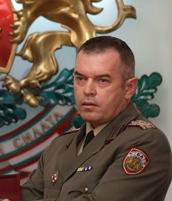 Ген. Атанасов забърка грандиозен скандал между ПП и ДБ!