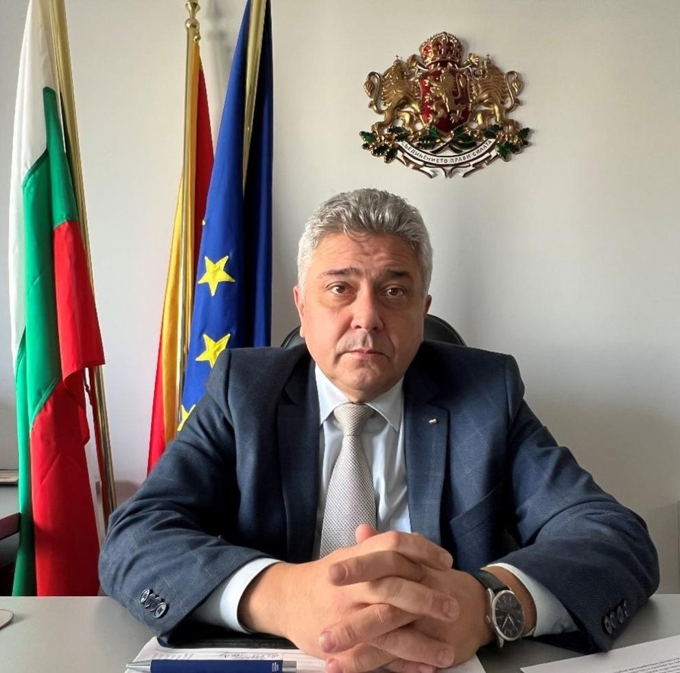 Кое е новото лице в служебния кабинет? СНИМКА