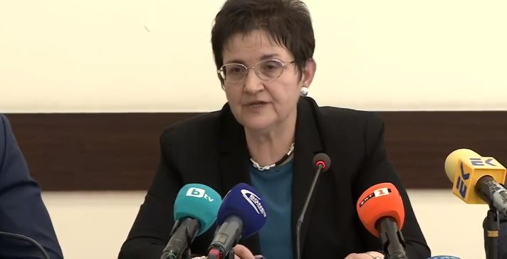 Новата финансова министърка би шута на шефката на митниците и назначи... ВИДЕО