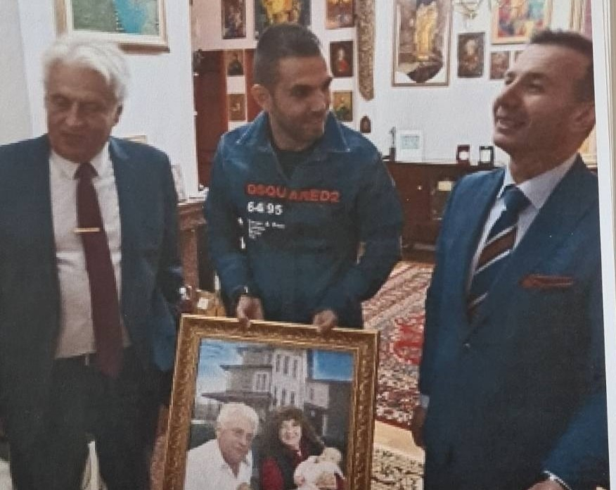 И какво се оказа: цялата „Промяна“ беше заради една митница