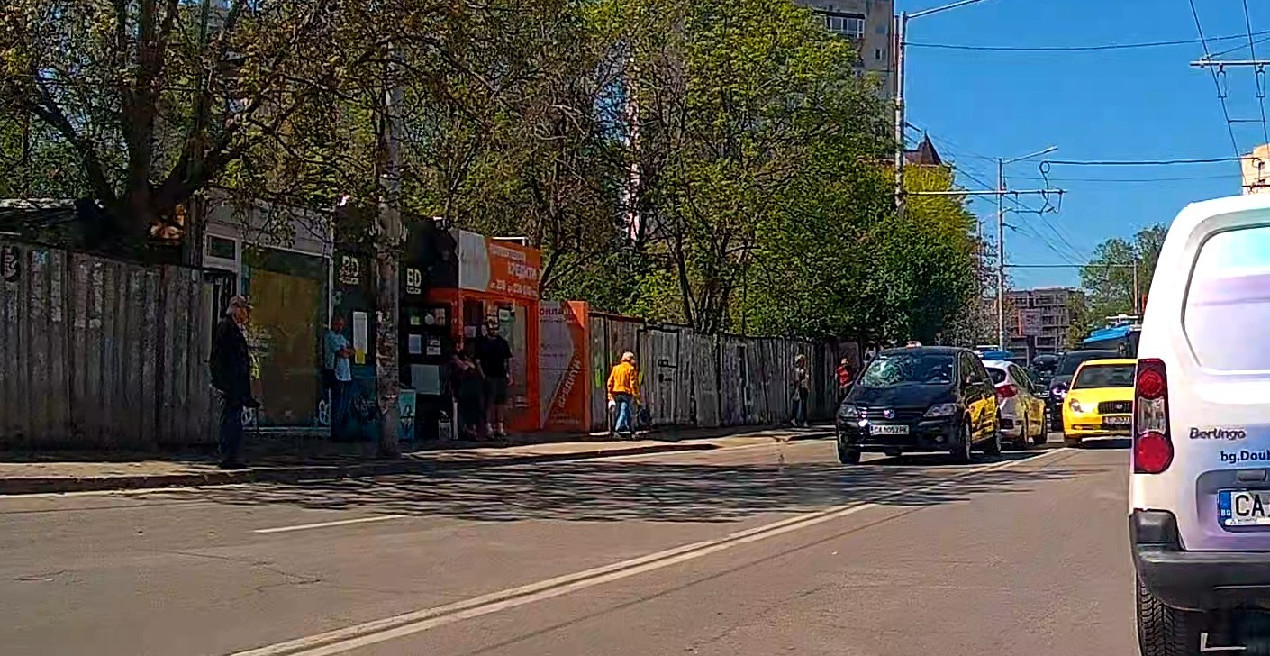 Кръв се лее на ключов столичен булевард! Хвърчат линейки и патрулки СНИМКИ