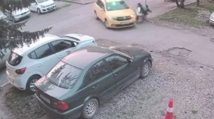 Жена със скандални разкрития за бакшиша, помел майка и дете край столично школо 