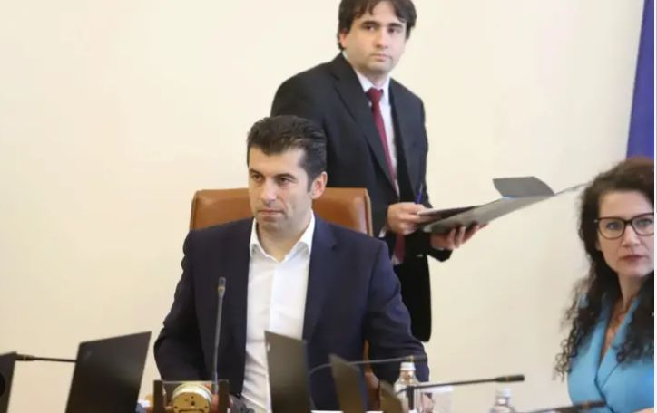 Поръчка тук, поръчка там: