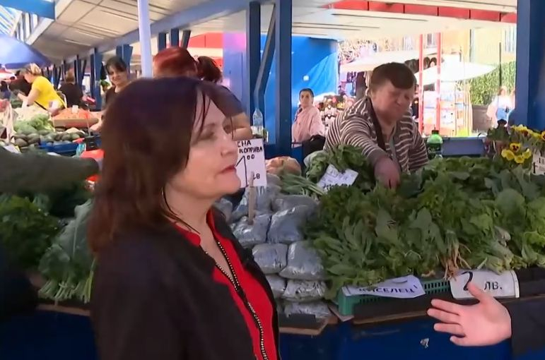 Донка Байкова за трапезата: Салатата накисната, а агнешкото никога... ВИДЕО