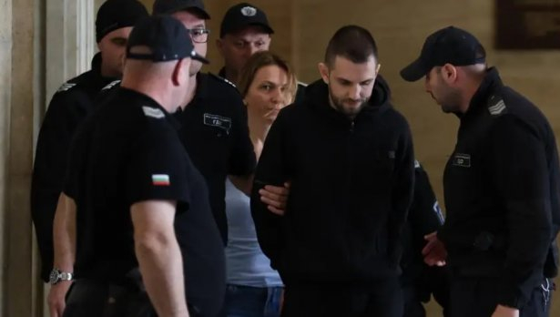 Извънредно! Още един от арестуваните след акцията в Агенция "Митници" е в болница
