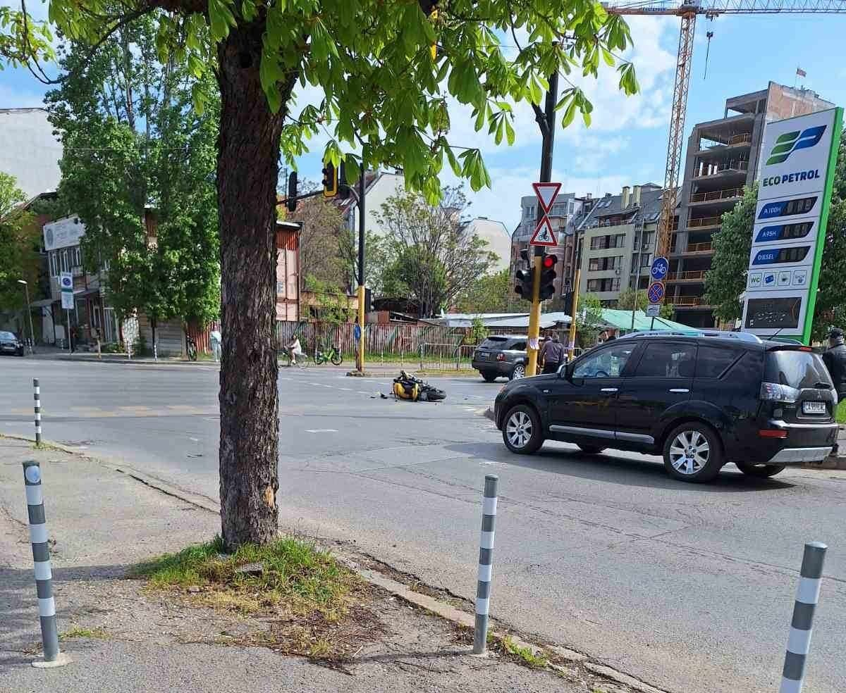 Зверско меле в София, моторист е в кома СНИМКИ