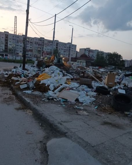 Общинари на извърнедна акция в "Столипиново", завариха пожар и... СНИМКИ