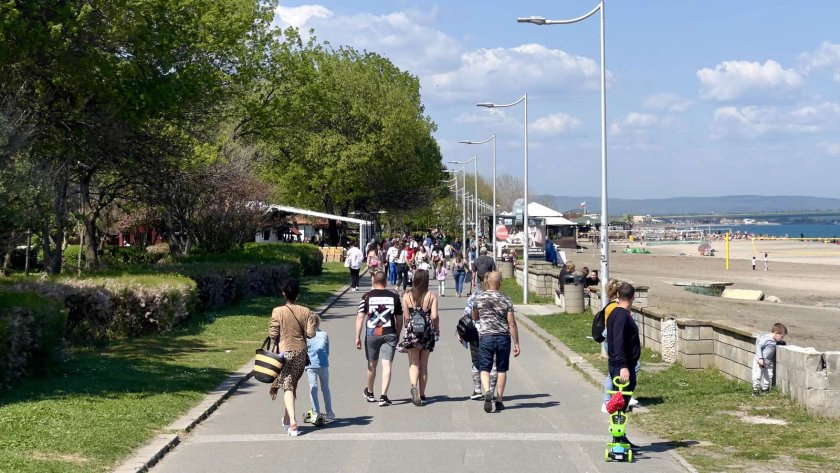 Всички цъкат с език заради станалото на Северния плаж в Бургас СНИМКИ