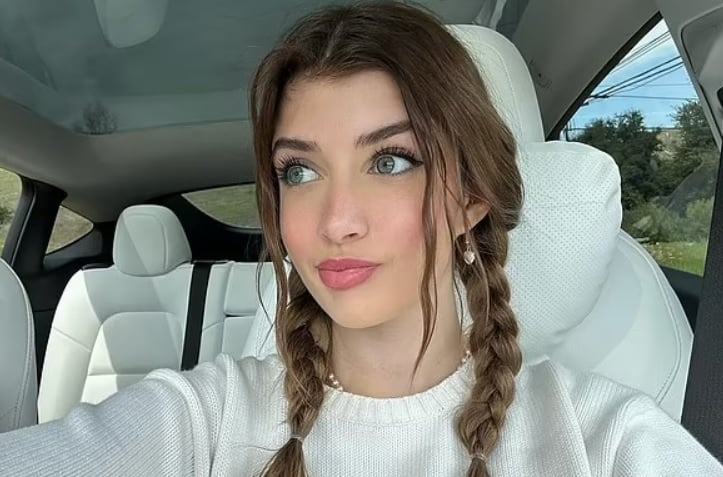20-г. дъщеря на Чарли Шийн се разголи безсрамно СНИМКИ 18+