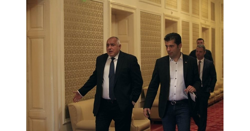 Пренареждане за вота: Кирил Петков иска да мери мускули с Борисов, ето къде го чака