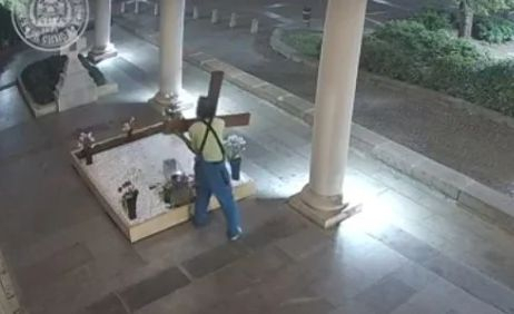 Ключови промени след гаврата с гроба на патриарх Неофит