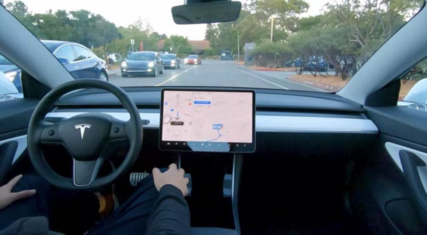 Автопилот на Tesla сътвори медицинско чудо, спаси живота на водача си