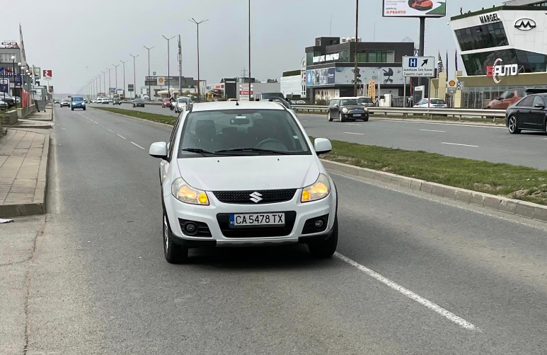Варненка снима термометъра в колата си, мрежата прегря от ужас