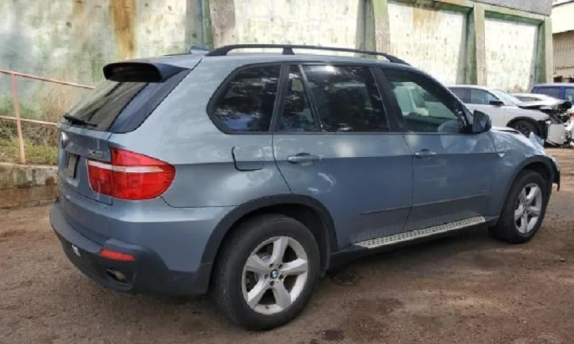 Къде се продават използвани BMW X5 само за 5 долара СНИМКИ
